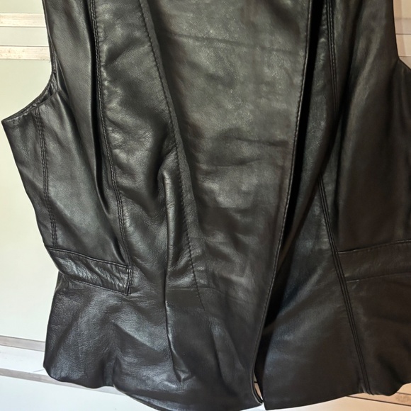 BCBG MAX AZRIA LIU Black Leather Vest 100% Lamb  Sz Medium - Picture 8 of 11